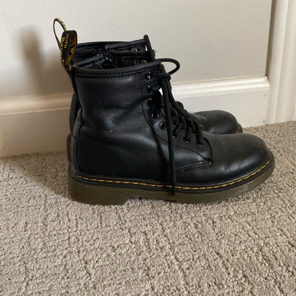 Dr. Martens black zip up combat boot big girl size 1 - Picture 2 of 9